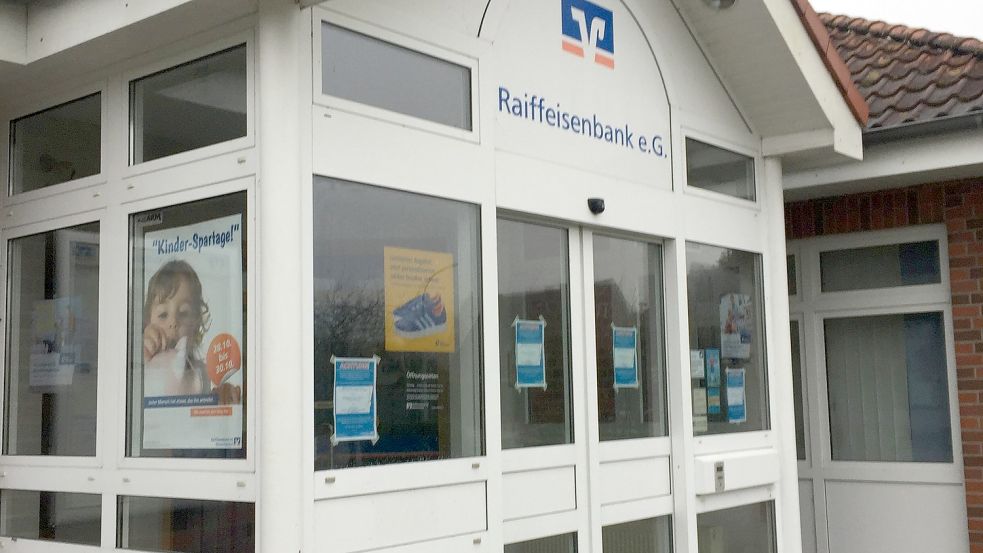Die Nortmoorer Filiale der Raiffeisenbank Moormerland ist seit einem Einbruch im Oktober 2019 geschlossen. Foto: Schneider-Berents