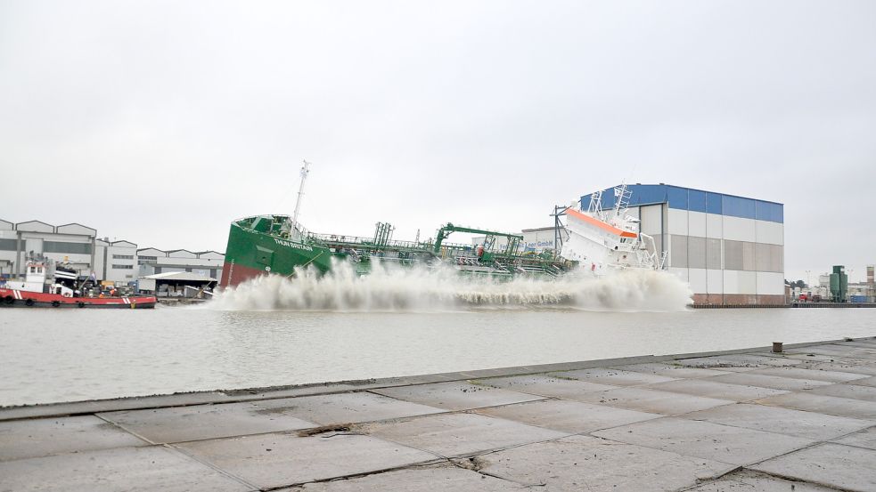 Bis zu drei Schiffe werden pro Jahr bei der Ferus-Smit-Werft zu Wasser gelassen. Ein bedeutender Faktor für den Leeraner Hafen. Foto: Kierstein/Archiv