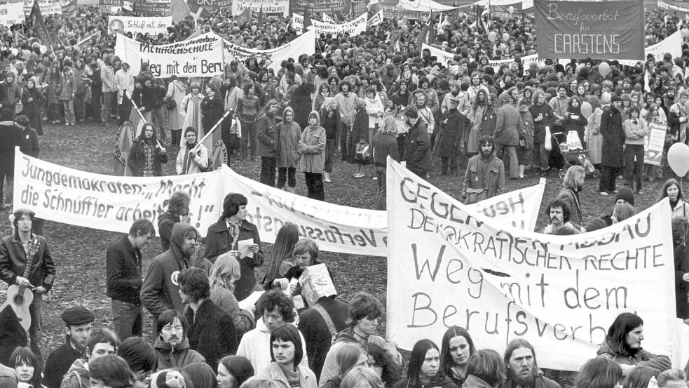 1979: Demonstration gegen den Radikalenerlass in Bonn. Noch im selben Jahr wurde er auf der Bundesebene kassiert. Foto: Steiner/DPA
