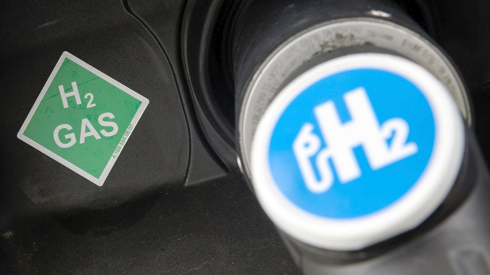 Bevor in Aurich getankt werden kann, muss in Emden erst einmal eine Produktionsanlage für grünen Wasserstoff entstehen. Foto: dpa