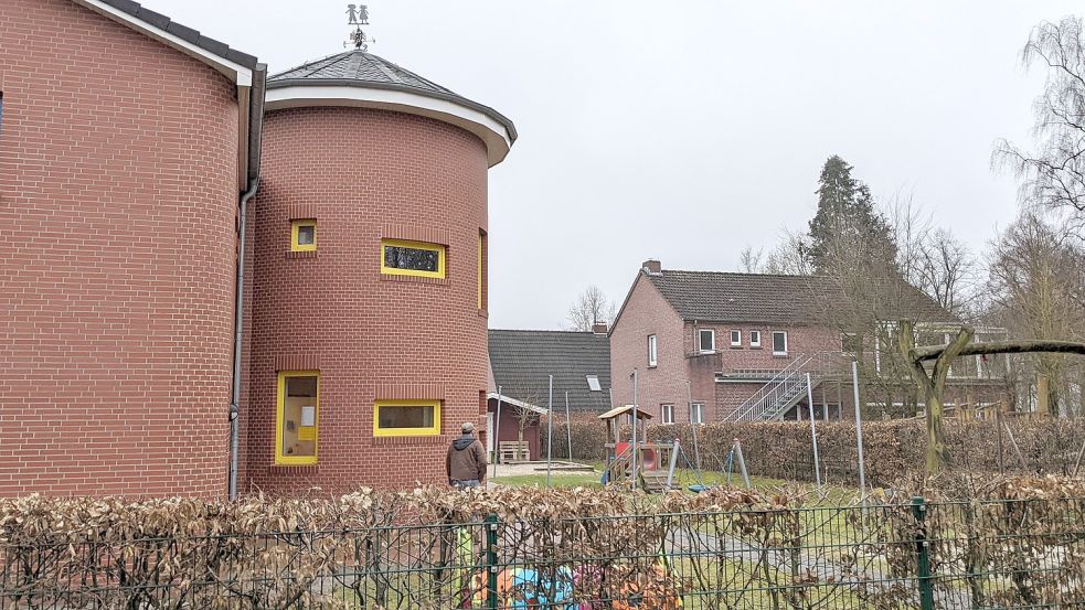 Aus zwei Gebäuden macht eines: Das „Kinnerhuus“ (links) soll mit dem ehemaligen „Tiddeltopp“ durch einen Zwischenbau verbunden werden. Foto: Homes