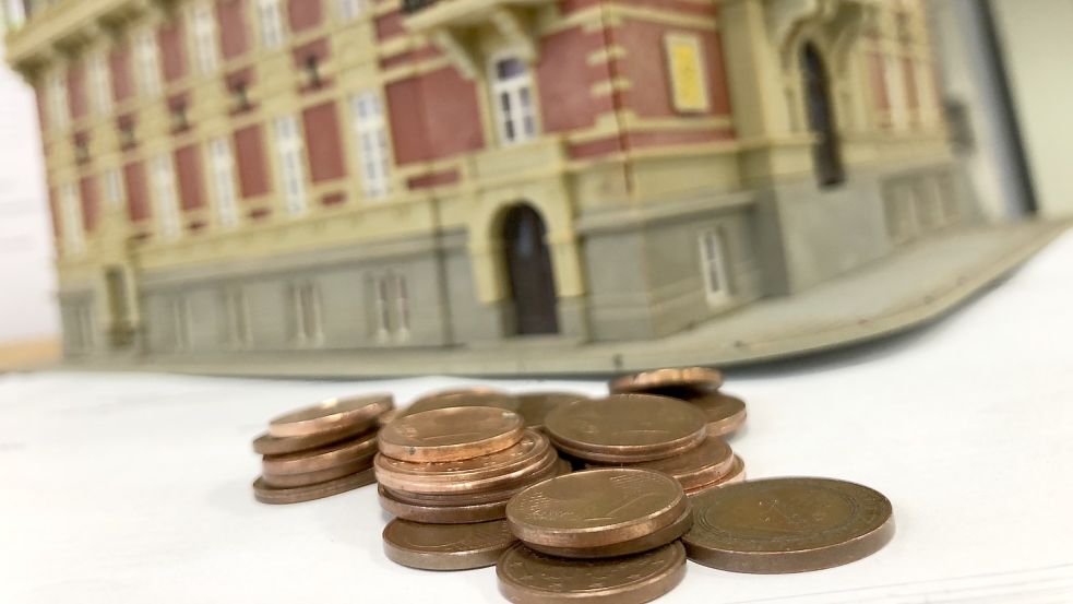 Der Leeraner Haushalt ist verabschiedet. Sobald der Landkreis ihn genehmigt hat, kann das Geld ausgegeben werden. Symbolfoto: Nording/Archiv