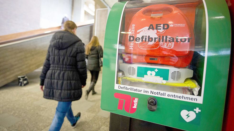 Mehrere Millionen Euro wird die Umsetzung des Feuerwehrbedarfplans in der Krummhörn kosten. Diskutiert wurde jüngst allerdings über die Anschaffung von Defibrillatoren. Symbolfoto: Strobel/DPA