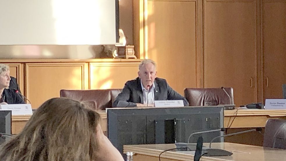 Volker Grendel, Leiter des Fachbereichs Gesundheits und Soziales, musste sich zahlreichen Fragen stellen.
