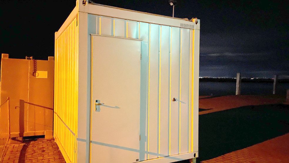 Spiekeroog hält einen Container vor, in dem Infizierte aufs Festland transportiert werden können. Foto: Ohmes
