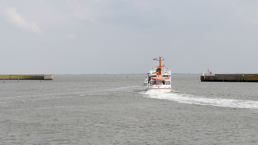 Eine Langeoog-Fähre auf dem Weg zum Festland. Foto: Oltmanns