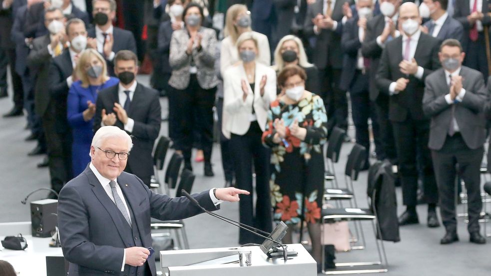 Fank-Walter Steinmeier bekommt nach seiner Antrittsrede viel Applaus. Foto: Krumm/dpa