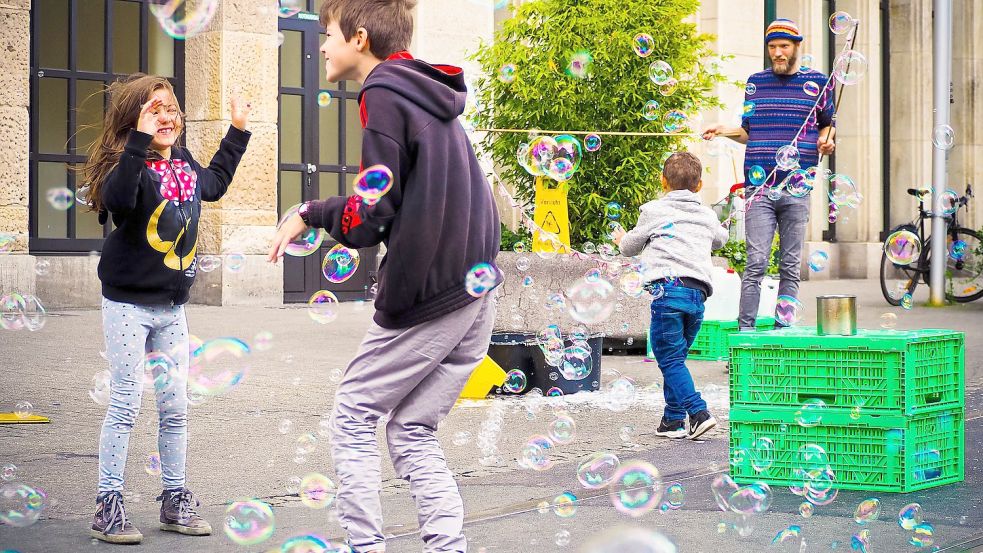 Was wollen die Kinder, und vor allem die Jugendlichen, in der Krummhörn für Angebote, wenn es um Jugendarbeit geht? Die Antwort bleibt im Dunkeln. Symbolfoto: pixabay