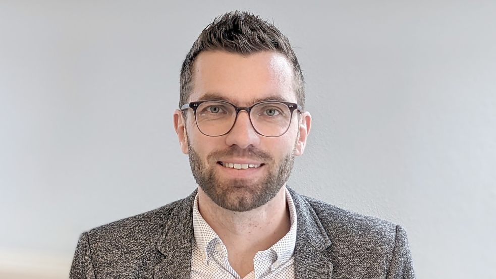 Sven Lübbers stellte seinen ersten Haushaltsentwurf als Bürgermeister vor. Einen hohen Kostenfaktor der Stadt Wiesmoor möchte er so nicht mehr akzeptieren. Foto: Homes