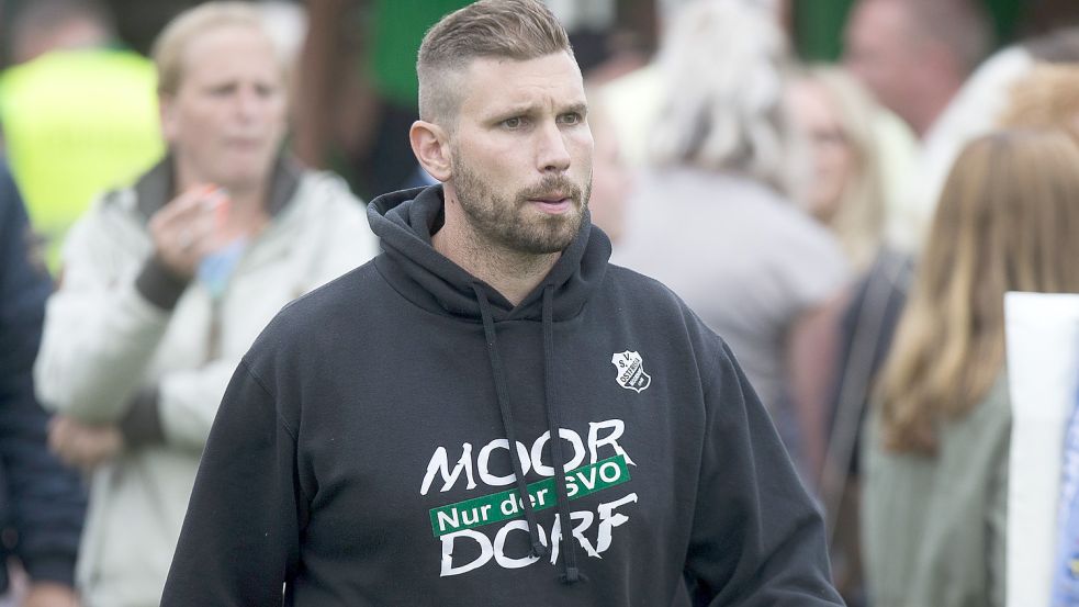Auch Moordorfs Trainer Dennis Debelts erlebte einen denkwürdigen Fußballabend. Archivfoto: Doden