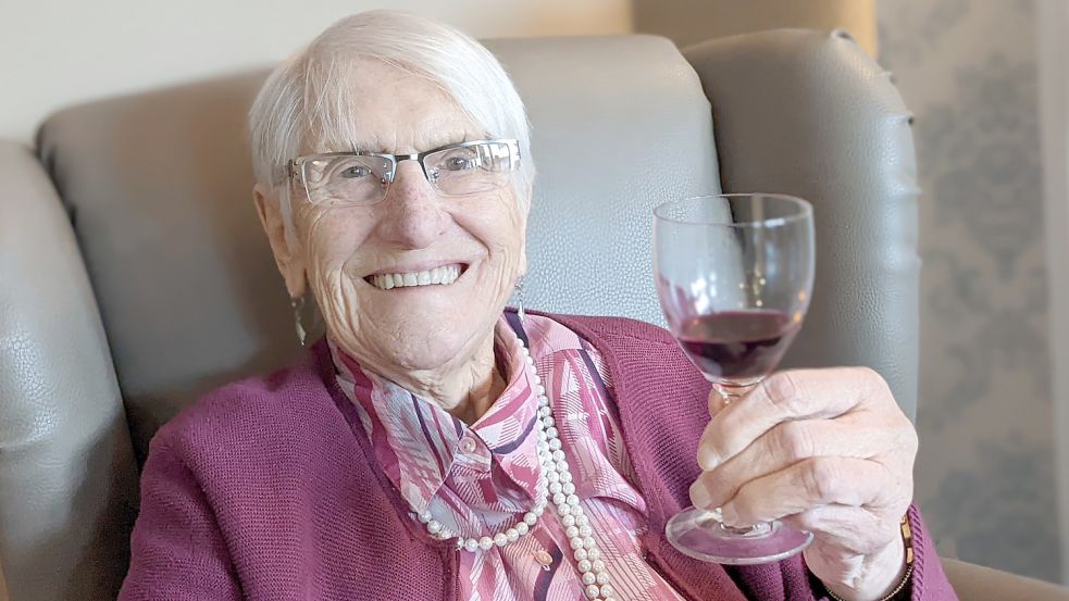 Täglich Tee und ein Gläschen Rotwein: Dieses Ritual behält Gretchen Sievers bis heute bei. Sie bezeichnet es fast schon als „das Rezept fürs Altwerden“. Foto: Homes