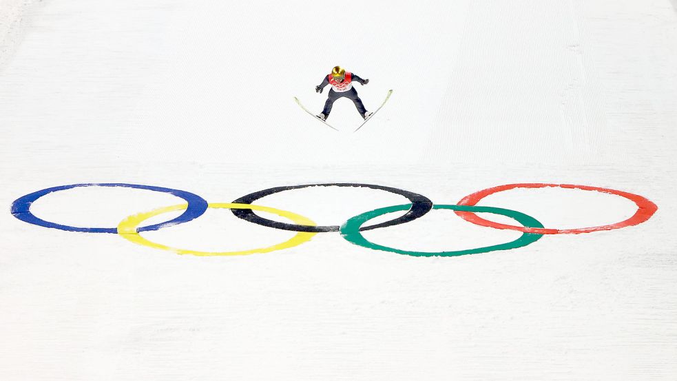 Bei den Olympischen Winterspielen treten Spitzensportler in vielen verschiedenen Wintersportarten gegeneinander an. Foto: dpa/Daniel Karmann