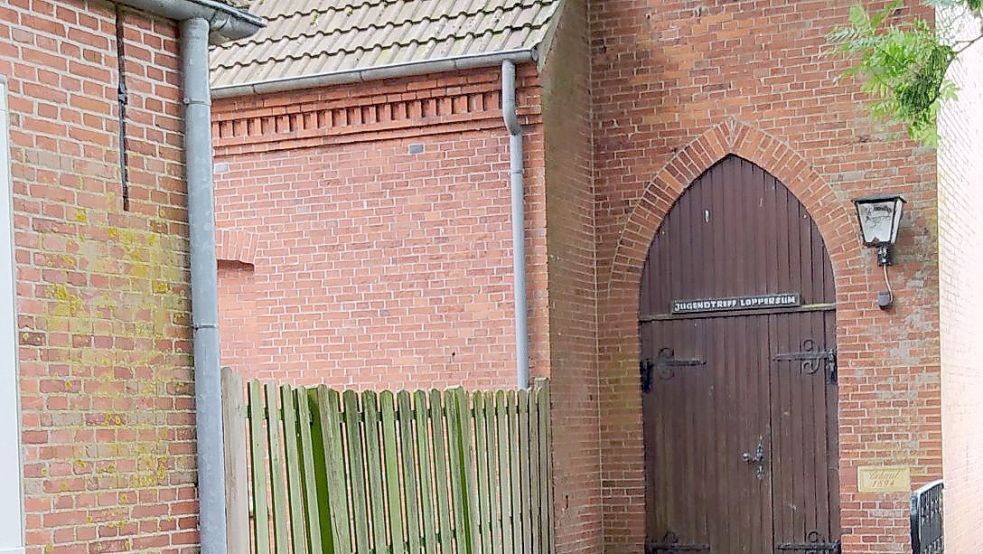 Die „Alte Schule“ in Loppersum müsste saniert werden. Foto: privat