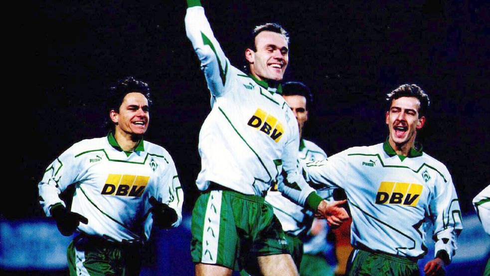 Wynton Rufer (links) und Bernd Hobsch (vorne) bildeten bei Werder Bremen in den Neunzigern ein kongeniales Sturmduo. So wie aktuell zuletzt Marvin Ducksch und Niclas Füllkrug. Foto: imago images/Behrendt