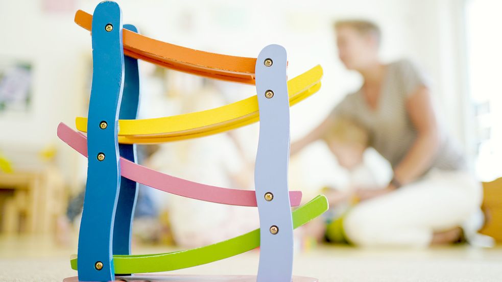 Die Kinderbetreuung stellt die Kommunen vor große Herausforderungen. Bild: Anspach/dpa