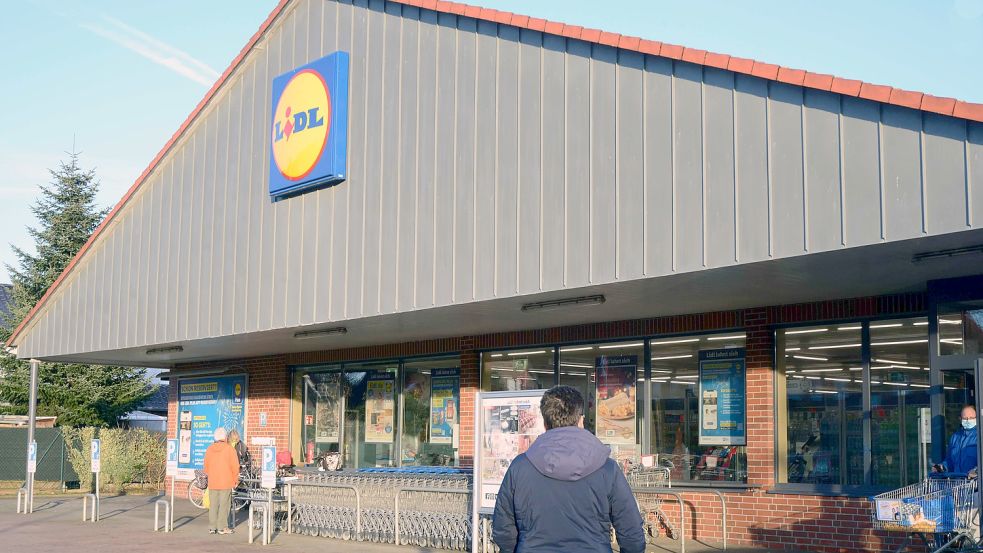 Der Lidl-Markt an der Folkmar-Allena-Straße entspricht nicht mehr den neuesten Ansprüchen. Der Konzern möchte erweitern und modernisieren, am liebsten mit einem Neubau in Wolthusen. Foto: F. Doden