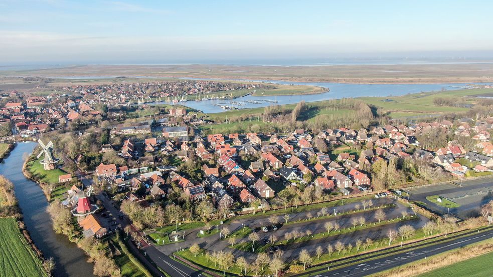 Beim Thema Nachhaltigkeit und Klimaschutz wird es auch um Greetsiel gehen. Schon jetzt werden Stimmen laut, die fragen, ob zu Nachhaltigkeit nicht auch weniger Tourismus gehört. Archivfoto: Hock