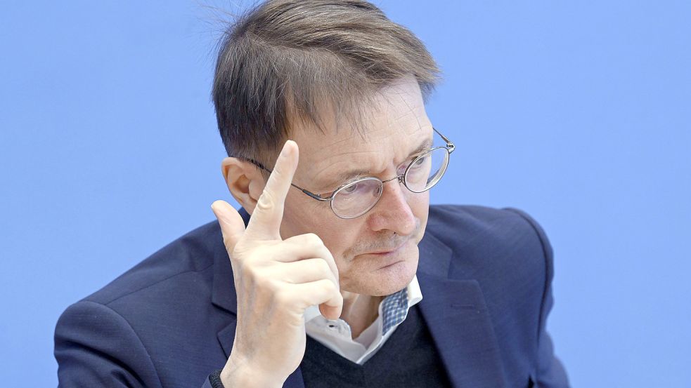 Mahnt weiter zu Vorsicht: Bundesgesundheitsminister Karl Lauterbach (SPD) Foto: Frederic Kern via www.imago-images.de