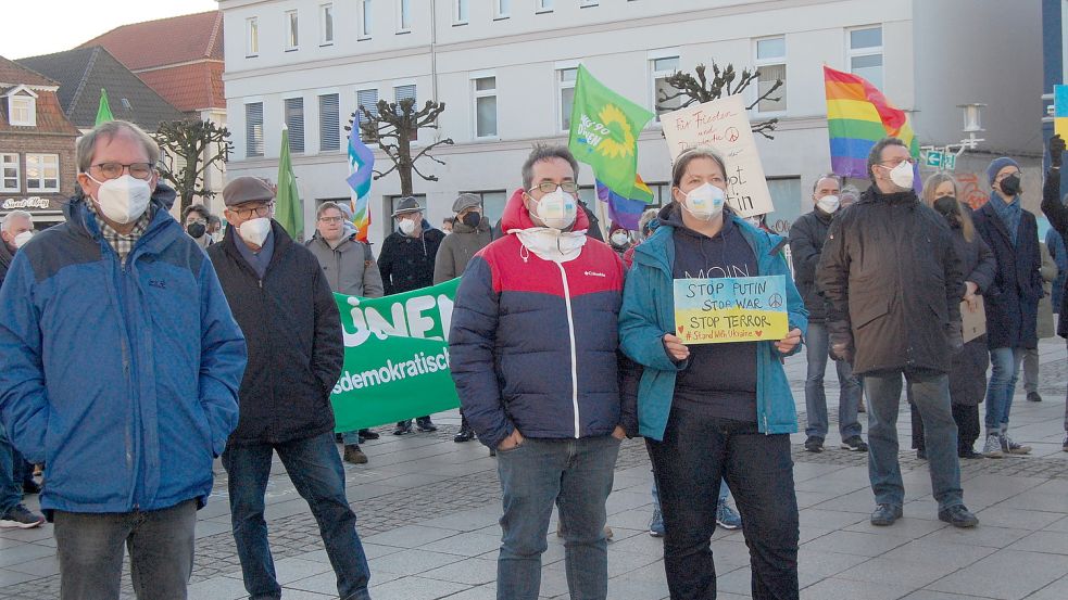 Die Teilnehmer hielten Schilder und Transparente hoch.