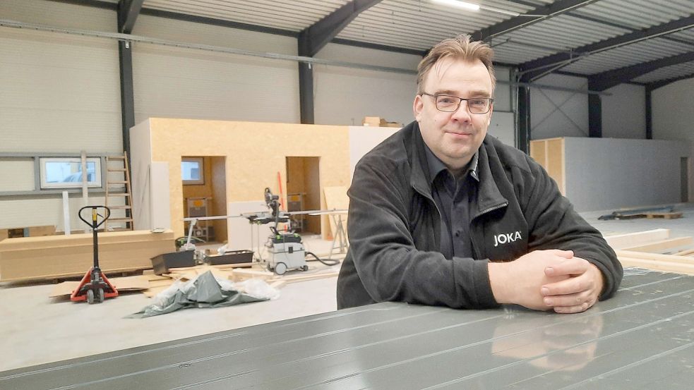 Stephan Bikker von der Firma Jordan spricht über die Gründe für eine Ansiedlung in Leer. Foto: Kierstein