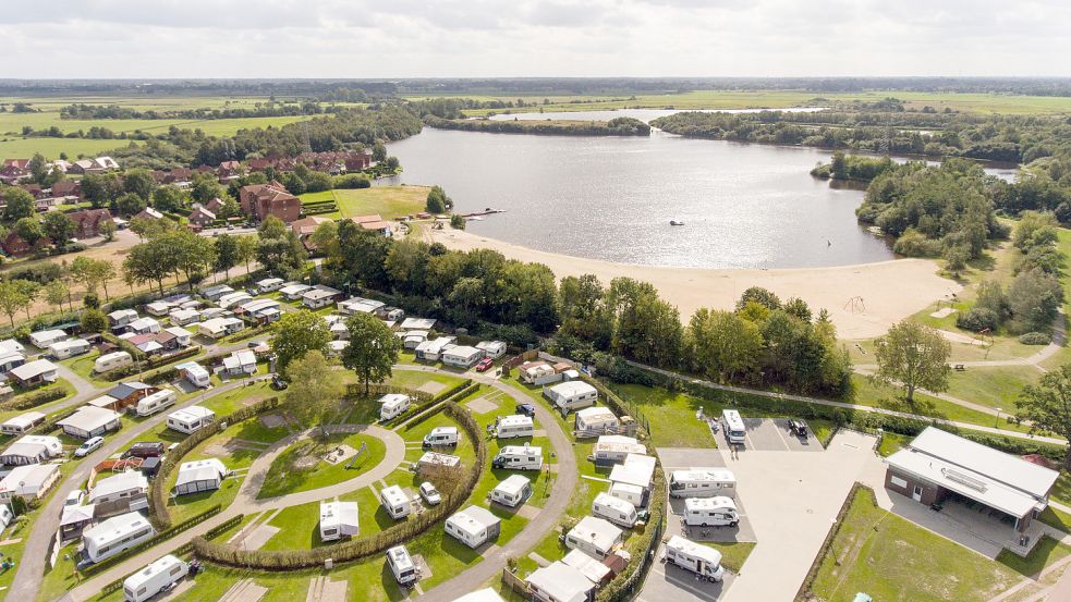 Der Campingplatz in Timmel aus luftigen Höhen. Platz für weitere Wohnmobil-Stellplätze wäre noch da, die Umsetzung stockt aber momentan. Foto: Großefehn Touristik GmbH