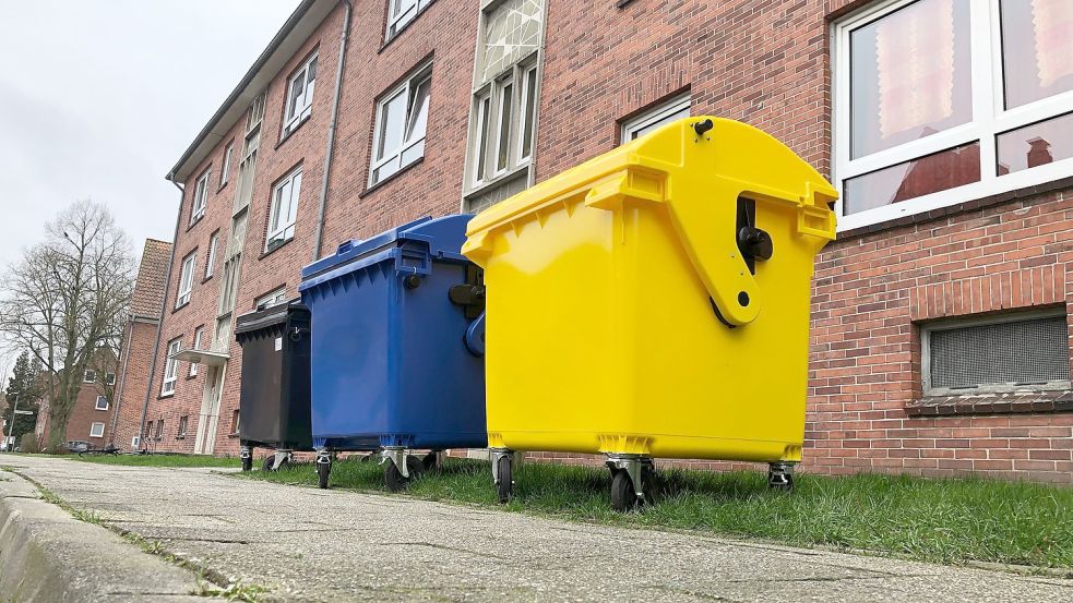 Große Sammelcontainer statt individueller Mülltonne: An der Friedrich-Rückert-Straße in Barenburg stehen die neuen Behälter an der Straße. Foto: Päschel
