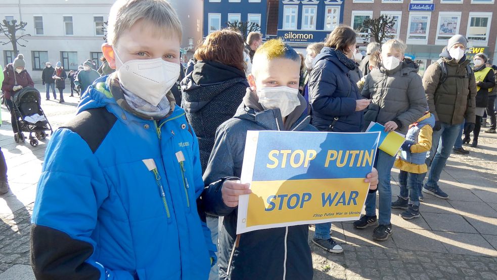 Auch der elfjährige Paul (rechts) und der zwölfjährige Jesko gehörten zu den Demonstranten. Foto: Mühring