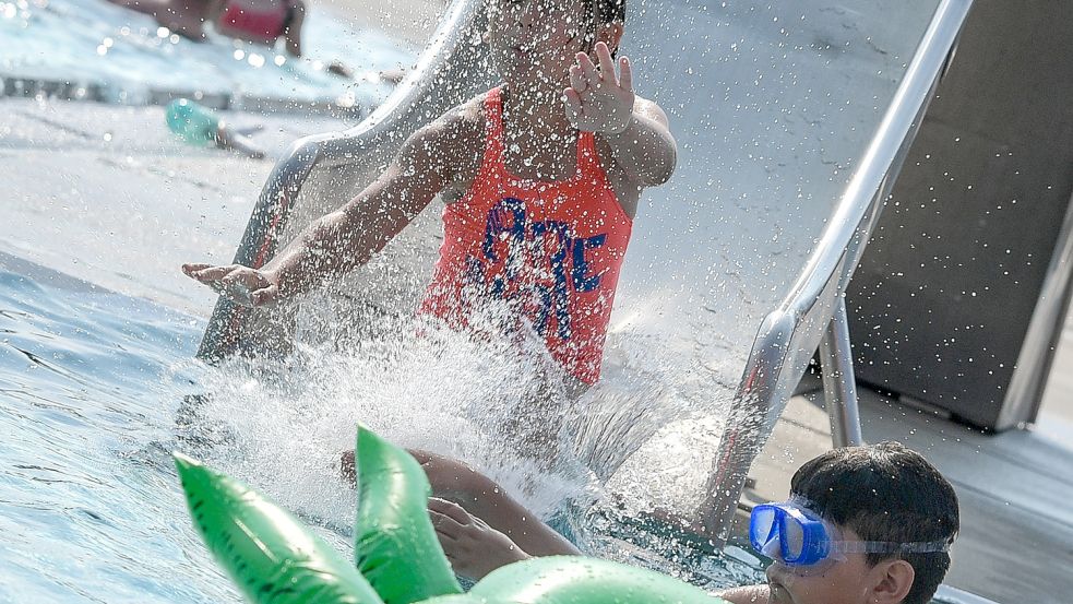 Vor dem Schwimmspaß steht der Unterricht: Viele Kinder im Landkreis Leer haben das Schwimmen noch nicht gelernt. Foto: Ortgies/Archiv