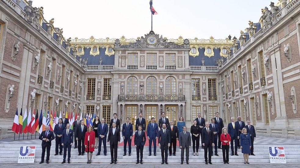 In Versailles auf der Suche nach dem richtigen Kurs in der Russland-Krise: die Staats- und Regierungschefs der EU. Foto: dpa