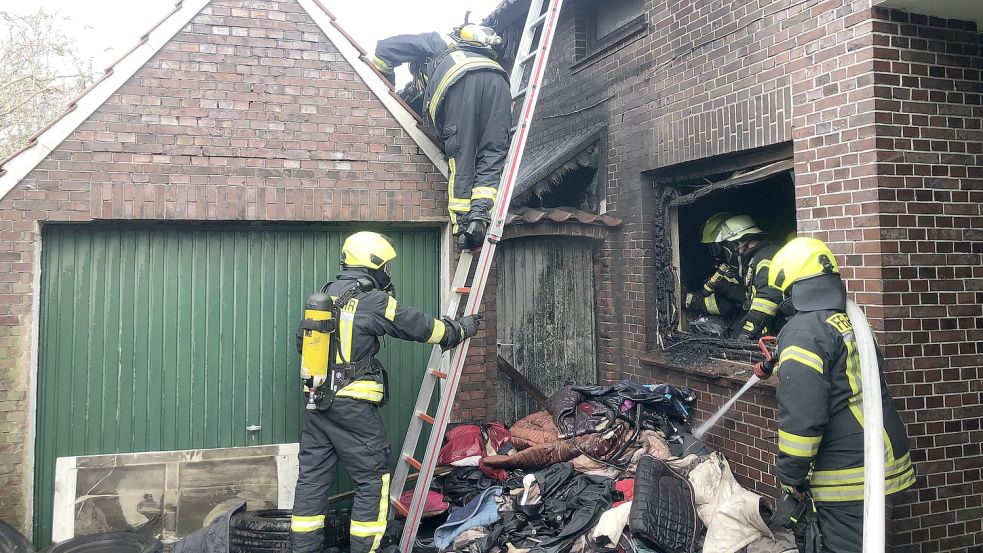 Die Feuerwehr war am Sonnabend in Warsingsfehn im Einsatz. Foto: Wolters