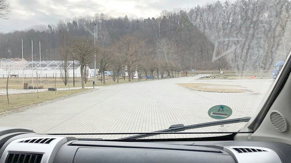 Unsere Reporter Claus Hock und Jasmin Keller sind seit Sonntagmorgen auf dem Rückweg nach Deutschland. Foto: Keller