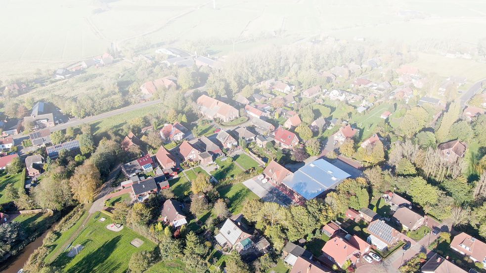 Osterhusen aus der Luft: Die Ortschaft könnte im Dorfentwicklungsprogramm einer Frischekur unterzogen werden. Foto: Hock/Archiv