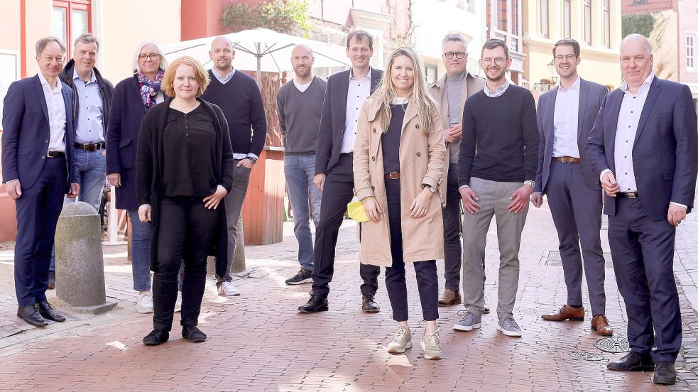 Frischer Wind bei der Leeraner Werbegemeinschaft. Zwölf neue Mitglieder sind eingetreten. Ein Teil ist auf dem Bild zu sehen: (von links) Andreas Meinders, Carsten Mohr, Jurine Abeln, Verena Beermann, Henning Kruse, Jörg Janssen, Bernd Hillbrands, Vera Hinrichs, Andreas Fricke, Martin Warning, Thomas Lüken, Claus-Peter Horst. Foto: Werbegemeinschaft