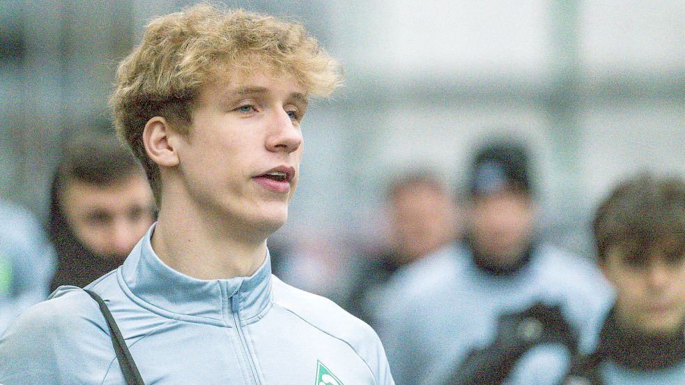 Der Ostfriese Lasse Rosenboom spielt für die U23 von Werder Bremen und trainierte auch schon bei den Zweitliga-Profis mit. Foto: Imago