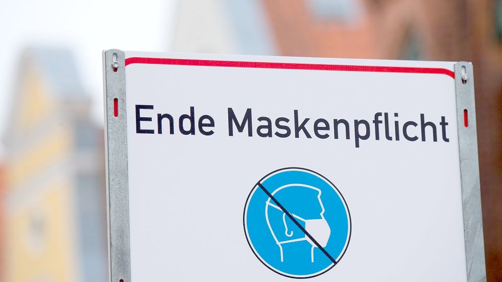Mit dem „Freedom Day“ endet vielerorts die Maskenpflicht. Aber ist das eine gute Nachricht angesichts steigender Infektionszahlen? Foto: Stefan Sauer/dpa