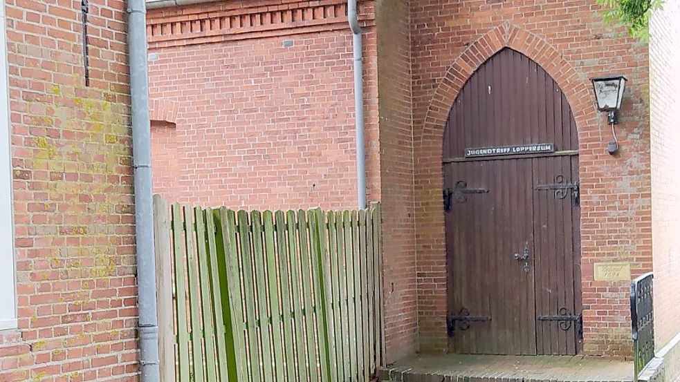 Steht leer: die „Alte Schule“ in Loppersum. Foto: privat/Archiv