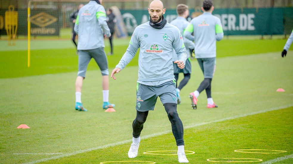 Kehrt er am Samstag schon zurück in die Startelf? Werders Abwehrchef Ömer Toprak. Foto: imago images/Nordphoto