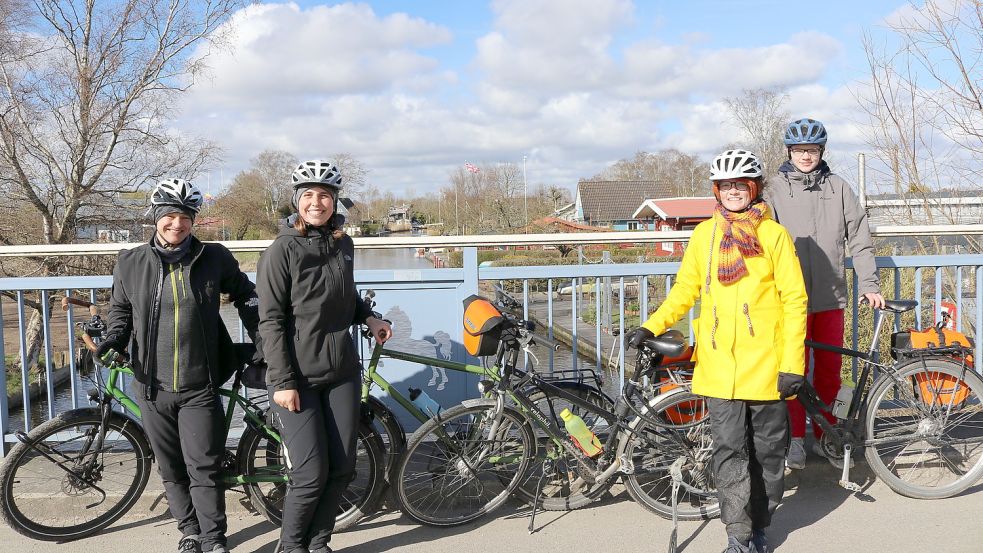 Starten am Donnerstag mit dem Rad nach Amsterdam: Kyra Buschak (von links), Michael Becker, Monika Batke und Jan-Leon Batke. Foto: Privat