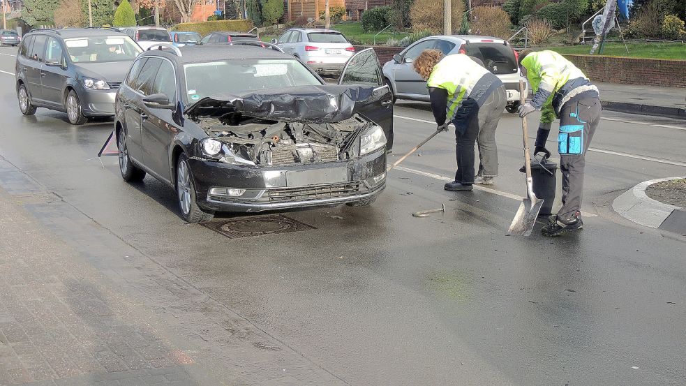 Auffahrunfälle passieren in der Region oft. Bei diesem Unfall in Petkum hatten beide Beteiligten Glück im Unglück und blieben unverletzt. Foto: F. Doden/Archiv