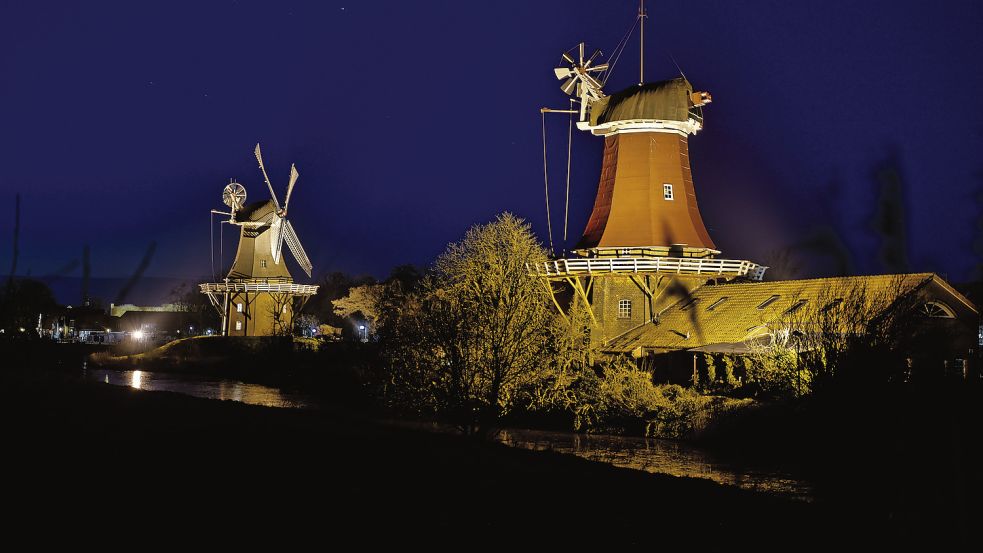 Wer die Zwillingsmühlen sieht, verknüpft sie direkt mit dem Krummhörner Dorf Greetsiel. Diese Assoziation macht sie zu Wahrzeichen.