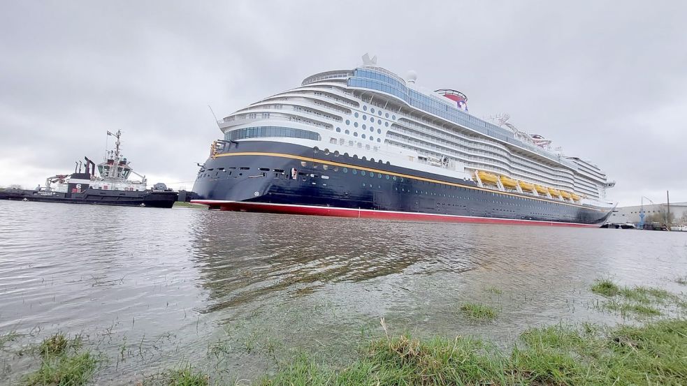 Ende März verließ die „Disney Wish“ die Meyer Werft in Papenburg. Foto: Christian Belling