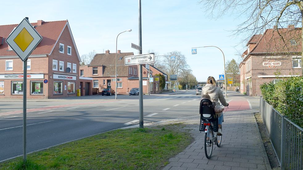 Es herrscht „keine eingebaute Vorfahrt“ für Radfahrer an der Kreuzung Heisfelderstraße/Christine-Charlotten-Straße. Foto: Hoppe