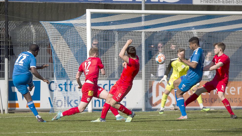 Schuss ins Glück: In der 90. Minute traf Ayo Adeniran mit einem überlegten Schuss zum 1:0. Foto: Doden