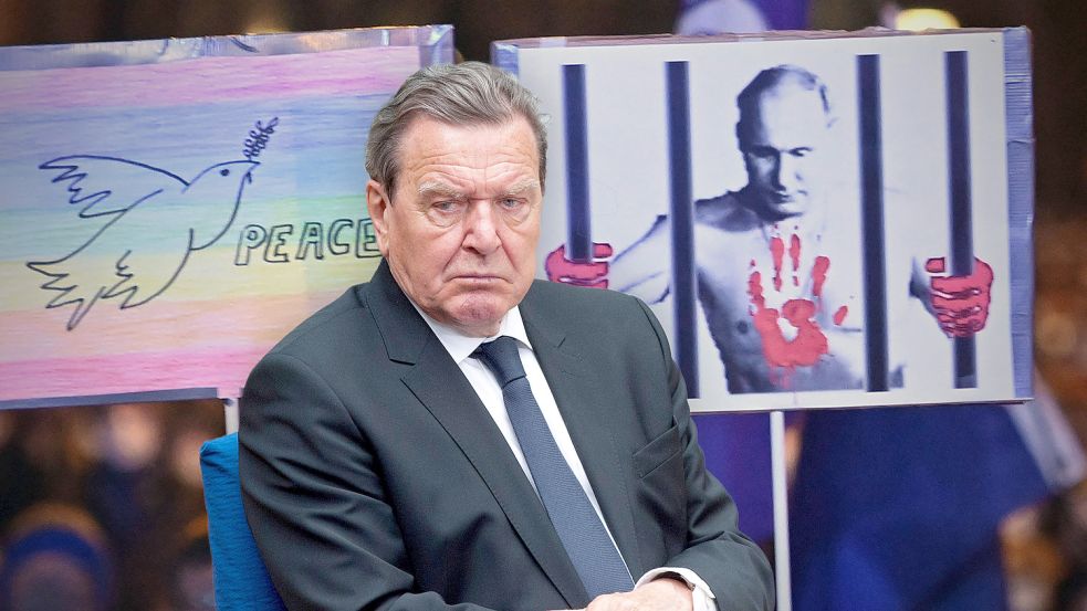Gerhard Schröder in der Kritik: So könnte er aus der SPD ausgeschlossen werden kann. Foto: IMAGO/Sven Simon