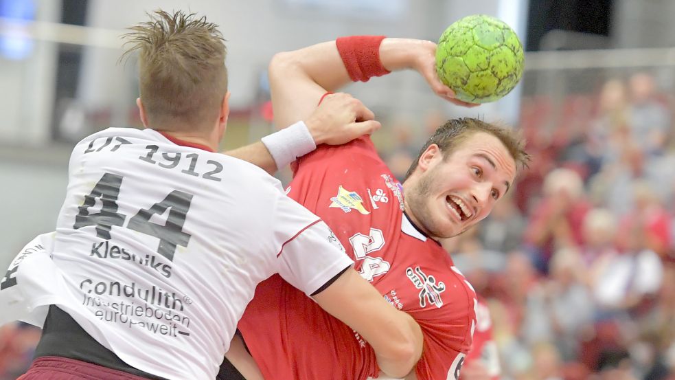 Kapitän Jonas Schweigart (rechts) hat sich noch nicht entschieden, wie es für ihn in der neuen Spielzeit weitergehen wird. Archivfoto: Ortgies