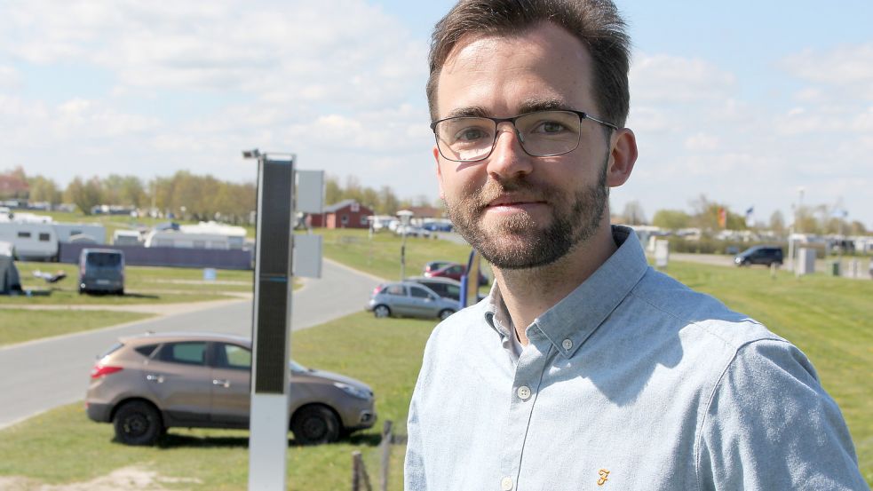 Tim Schönfeld ist der Kopf des ganzen Projekts. Er ist Daten- und Digitalisierungsmanager der Wangerland Touristik. Foto: Oltmanns