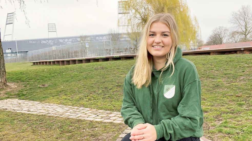 Lina Bünting ist seit Februar erste Vorsitzende beim SV Wallinghausen. In ihrer Freizeit macht sie als Nebenjob auch Stadionführungen beim SV Werder Bremen. Foto: Privat