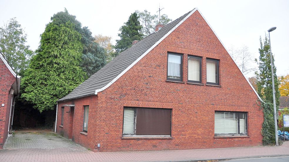 Daas Gebäude am Kirchring 9 gehörte zuletzt der Gemeinde. Zwischenzeitlich waren dort Flüchtlinge untergebracht. Foto: Wolters