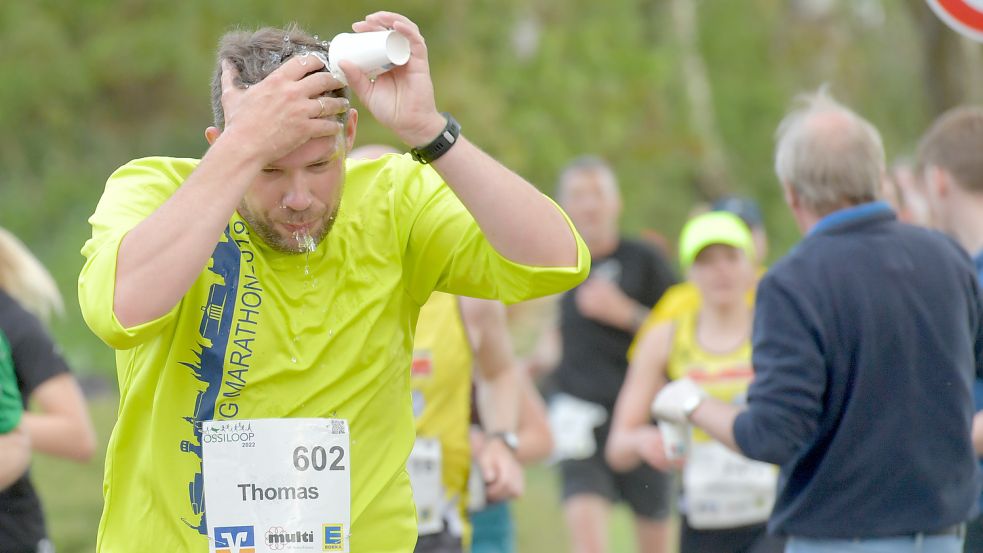Nach dem Becherklau wurden neue Wasserbecher organisiert. Foto: Ortgies