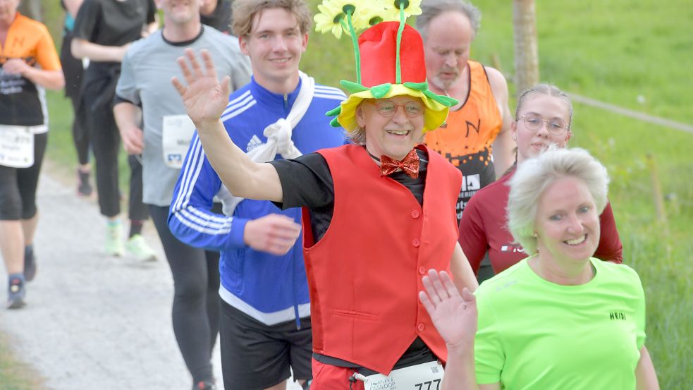 Dieser Läufer startete mit einer besonderen Kopfbedeckung. Foto: Ortgies
